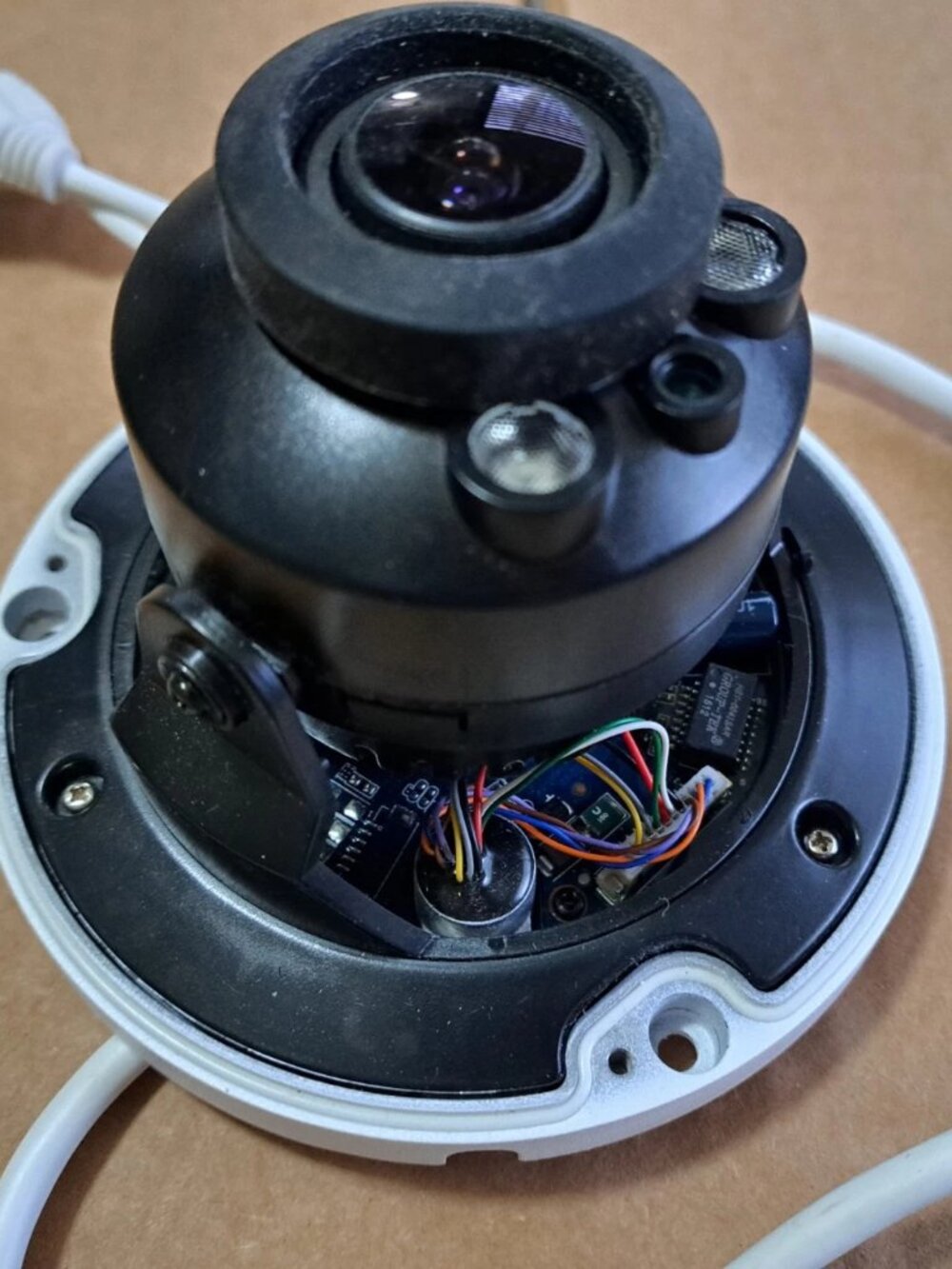 LOREX 2MP MVF VANDAL DOME IP CAMARA LND3374-C